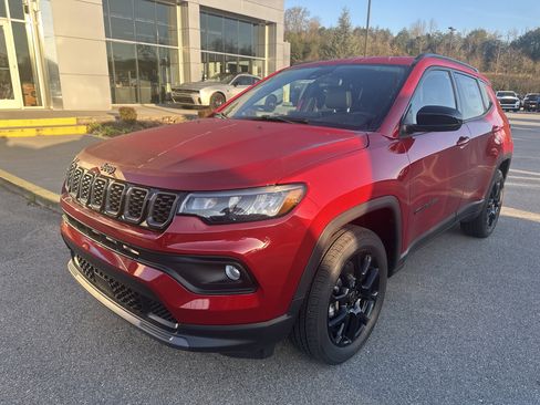 New 2026 Jeep Compass Latitude image 3