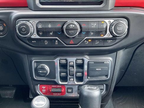 Certified 2018 Jeep Wrangler Unlimited Rubicon AWD/4WD image 18