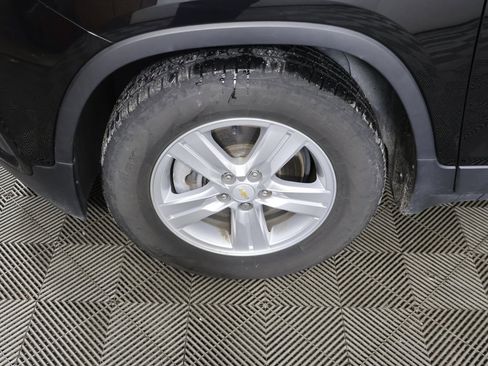 Used 2020 Chevrolet Trax LT w/ LT Convenience Package image 14