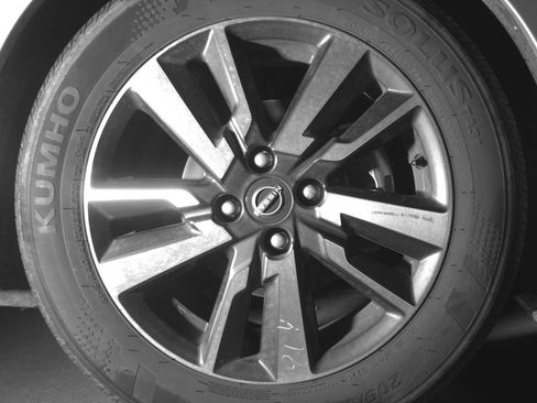 Used 2025 Nissan Versa SV FWD image 13