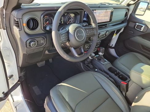 New 2025 Jeep Gladiator Mojave w/ Convenience Group image 20