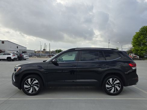 Used 2025 Volkswagen Atlas SE image 7