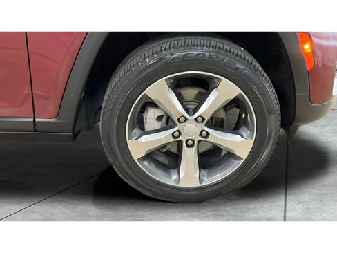 Used 2022 Jeep Grand Cherokee Limited image 19