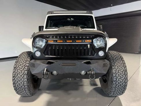 Used 2018 Jeep Wrangler Unlimited Rubicon w/ Connectivity Group AWD/4WD image 2