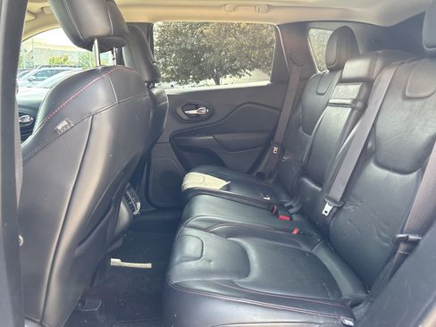 Used 2016 Jeep Cherokee Trailhawk w/ Comfort/Convenience Group AWD/4WD image 30