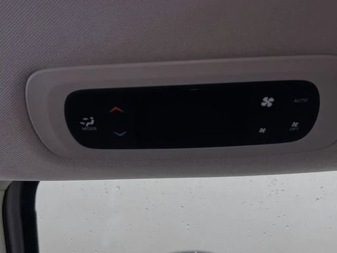 Used 2017 Chrysler Pacifica Touring-L Plus w/ Advanced Safetytec Group FWD image 26