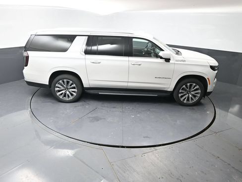 Used 2025 Chevrolet Suburban High Country AWD/4WD image 44
