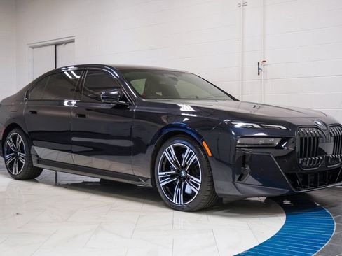 Used 2023 BMW 760i xDrive w/ Luxury Rear Seating Package image 5