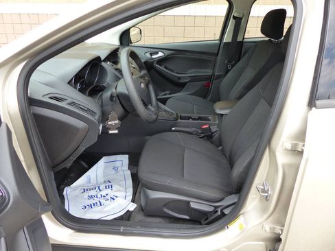 Used 2018 Ford Focus SE FWD image 19