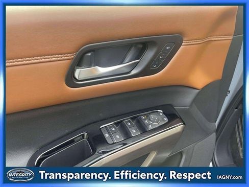 Certified 2022 Nissan Pathfinder Platinum w/ Cargo Package image 18