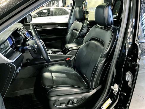 Used 2021 Jeep Grand Cherokee L Limited w/ Luxury Tech Group II image 10