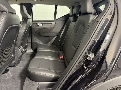 Used 2025 Volvo XC40 B5 Core AWD/4WD image 7