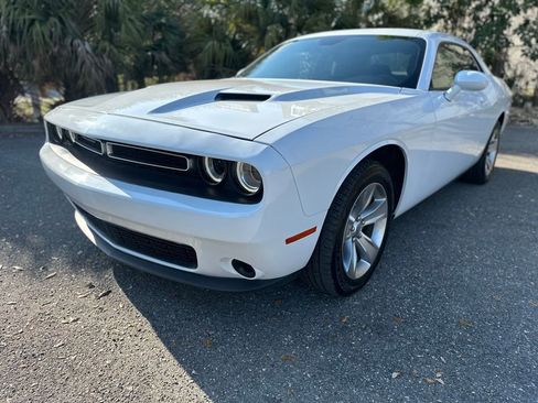 Used 2022 Dodge Challenger SXT image 1