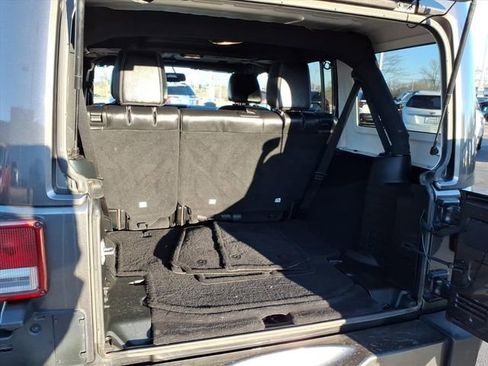 Used 2018 Jeep Wrangler Unlimited Sahara w/ Connectivity Group image 19