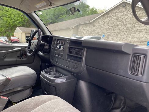 Used 2015 GMC Savana 2500 RWD image 13