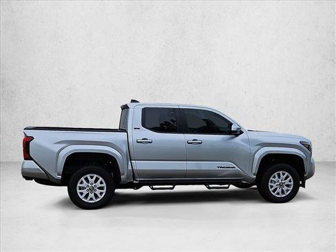 Used 2025 Toyota Tacoma SR5 AWD/4WD image 4