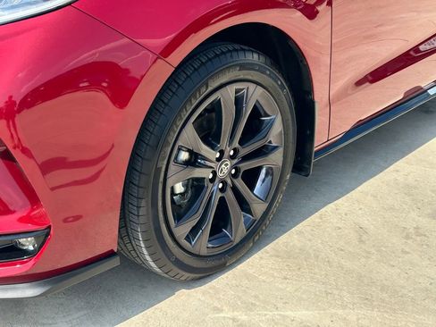 Used 2025 Toyota Sienna XSE w/ XSE Plus Package FWD image 9