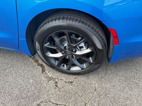 New 2027 Chrysler Pacifica Select FWD image 29