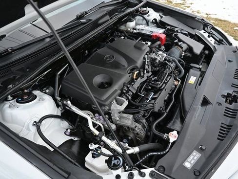 Used 2022 Toyota Camry SE w/ Cold Weather Package image 14