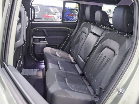 Used 2020 Land Rover Defender 110 SE image 32