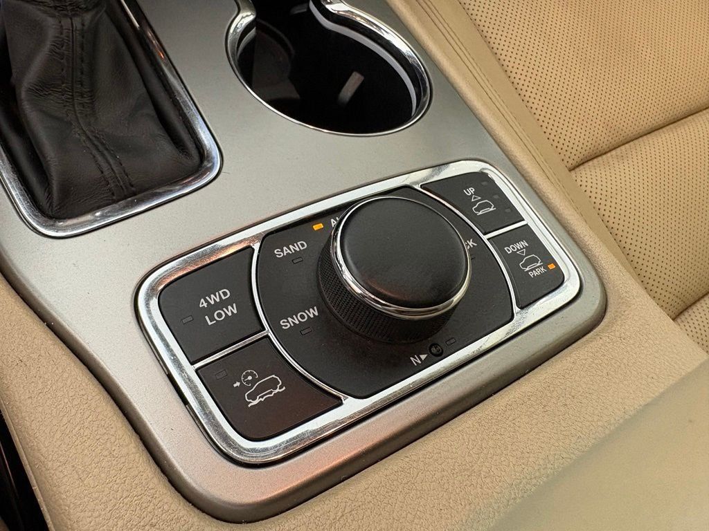 Used 2020 Jeep Grand Cherokee Limited w/ Luxury Group II AWD/4WD image 37