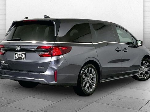 Used 2025 Honda Odyssey Touring image 13