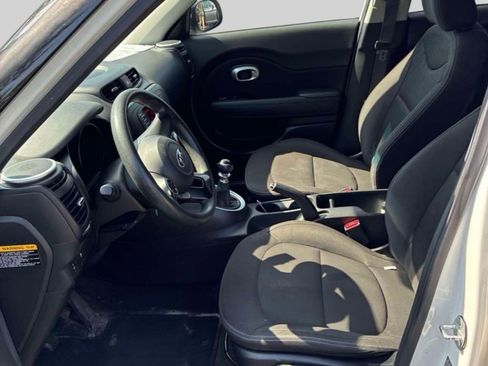 Used 2016 Kia Soul FWD image 2