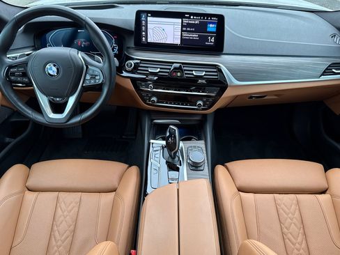 Certified 2023 BMW 530e w/ Premium Package image 17