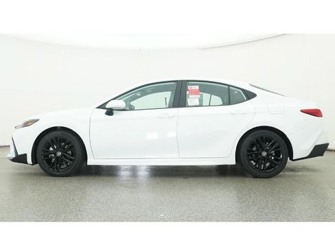 Used 2026 Toyota Camry SE FWD image 19