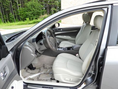 Used 2015 INFINITI Q40 w/ Moonroof Package RWD image 44