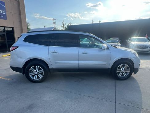 Used 2017 Chevrolet Traverse LT FWD image 9