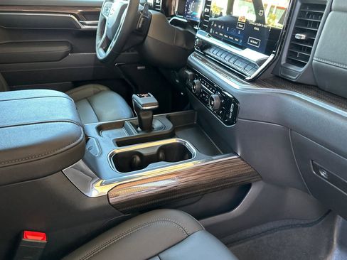 Used 2026 Chevrolet Silverado 1500 LT Trail Boss w/ LT Trail Boss Premium Package AWD/4WD image 16