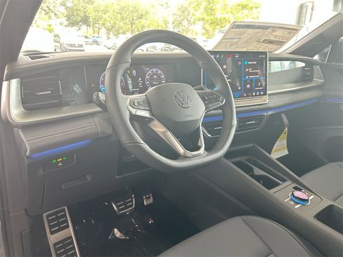 New 2026 Volkswagen Tiguan SE R-Line image 14