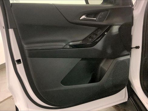 Used 2026 Chevrolet Equinox LT FWD image 25