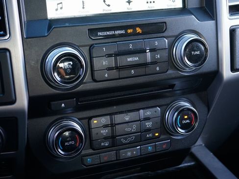 Used 2018 Ford F150 Platinum w/ Equipment Group 701A Luxury image 33