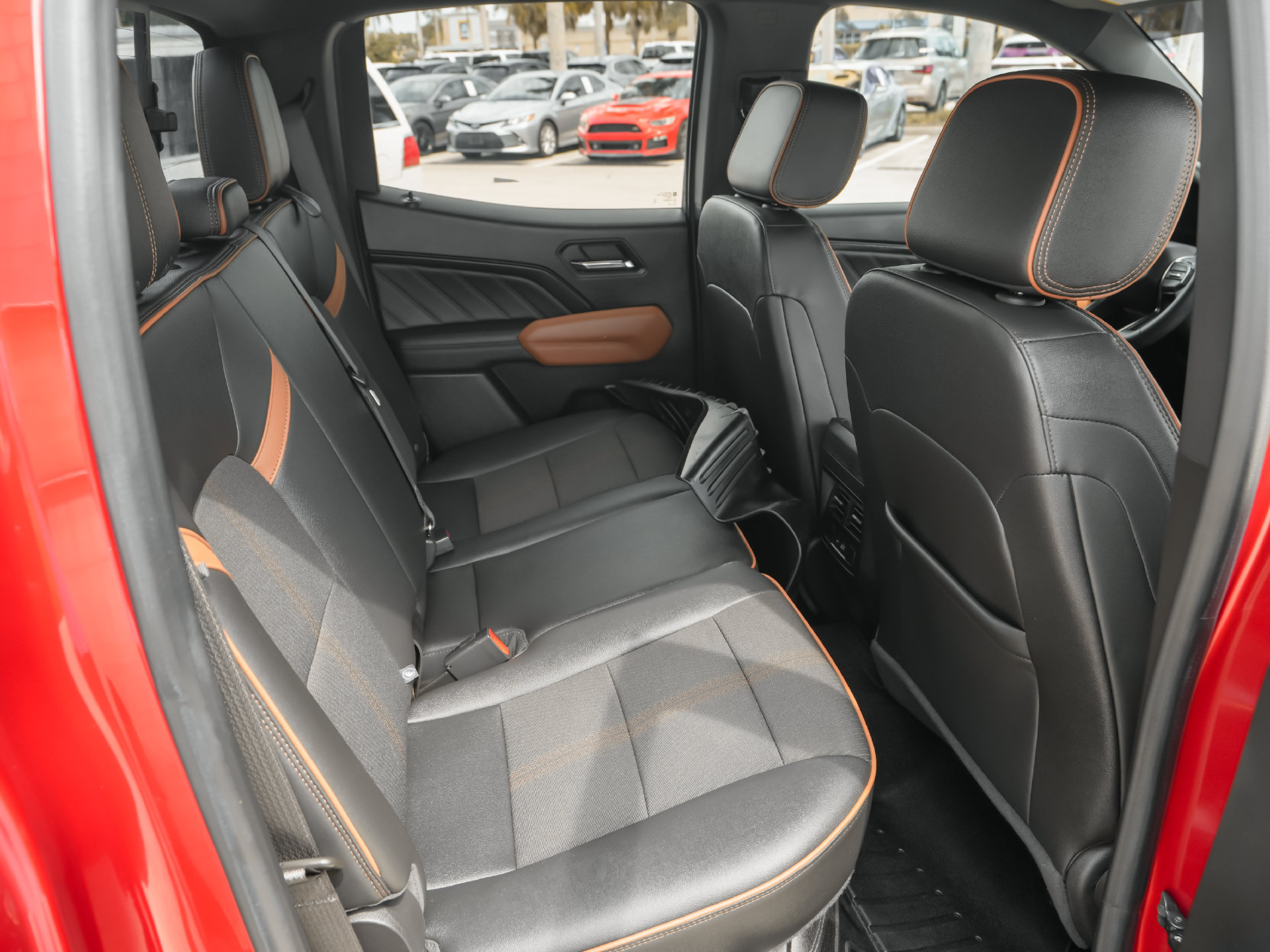 Used 2023 GMC Canyon AT4 w/ Technology Package AWD/4WD image 6