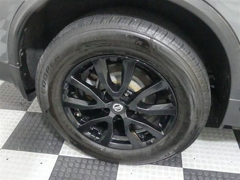 Used 2017 Nissan Rogue S AWD/4WD image 16