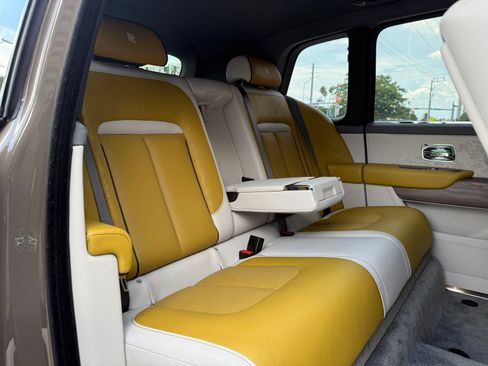 Used 2025 Rolls-Royce Cullinan AWD/4WD image 30
