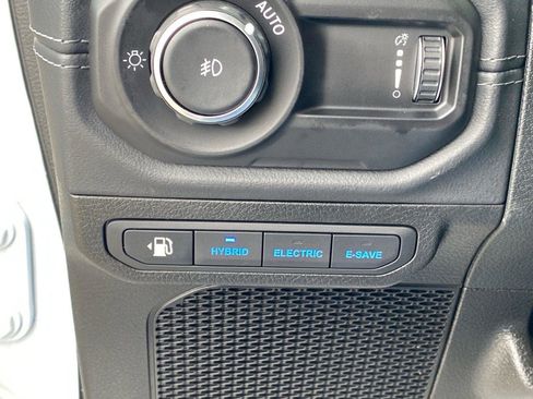 Used 2025 Jeep Wrangler Rubicon w/ Convenience Group image 21