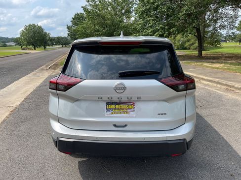 Used 2025 Nissan Rogue SV image 4
