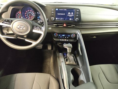 Used 2023 Hyundai Elantra SEL w/ Preferred Accessory Package image 22