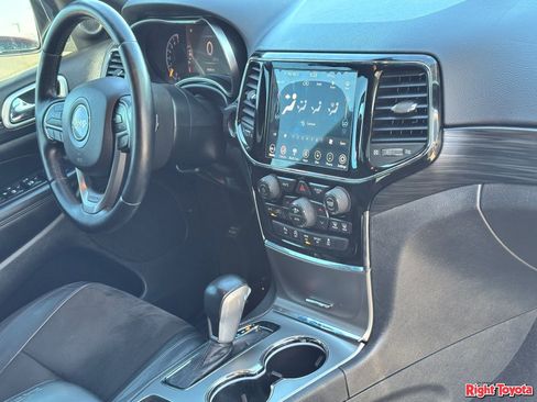 Used 2020 Jeep Grand Cherokee Altitude RWD image 11