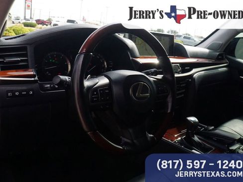 Used 2020 Lexus LX 570 4WD w/ 3rd Row & Luxury Pkg image 22