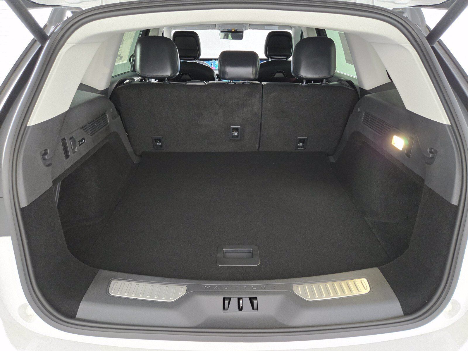 New 2026 Lincoln Nautilus Premier w/ Equipment Group 102A AWD/4WD image 18