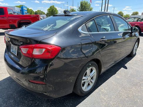 Used 2017 Chevrolet Cruze LT FWD image 3