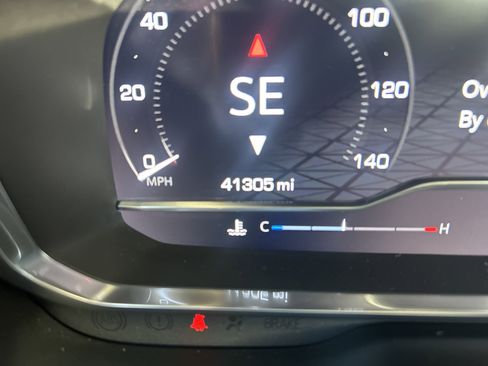 Used 2022 GMC Yukon AT4 AWD/4WD image 24