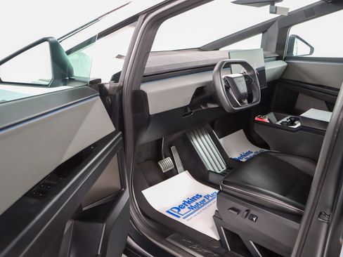 Used 2024 Tesla Cybertruck Cyberbeast AWD/4WD image 3
