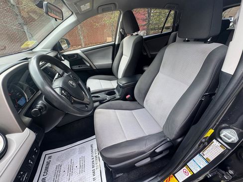 Used 2015 Toyota RAV4 LE image 8
