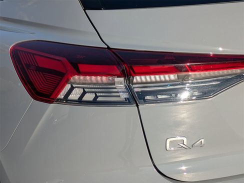 Used 2023 Audi Q4 e-tron Premium w/ Convenience Package image 18