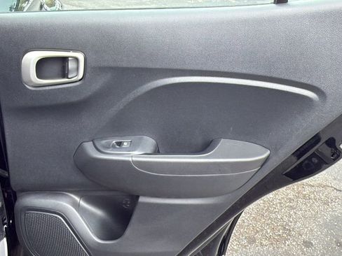 Used 2023 Hyundai Venue SE image 30